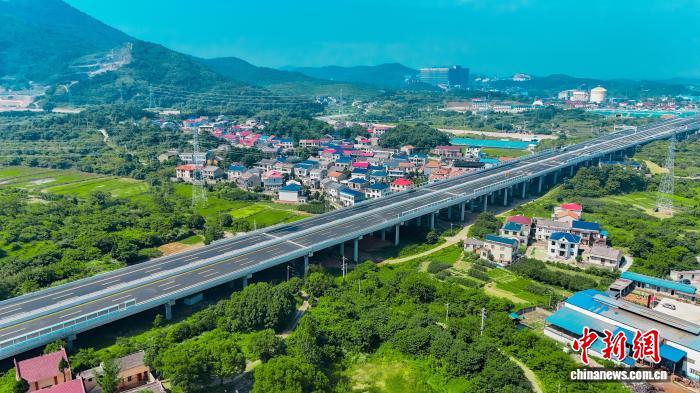 湖北鄂州机场高速二期工程正式交工验收