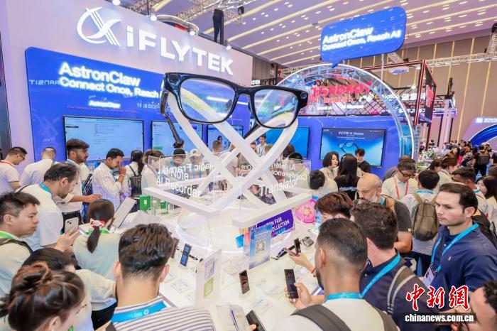 AI技术成广交会焦点 吸引世界