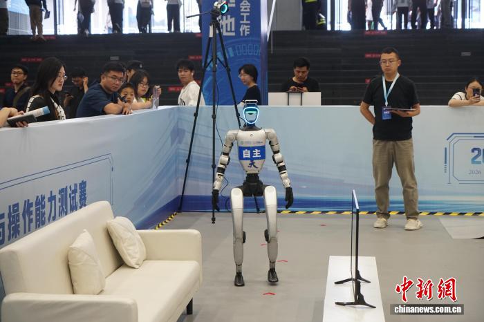 聚焦场景应用 中外机器人赛队在浙江“过招”