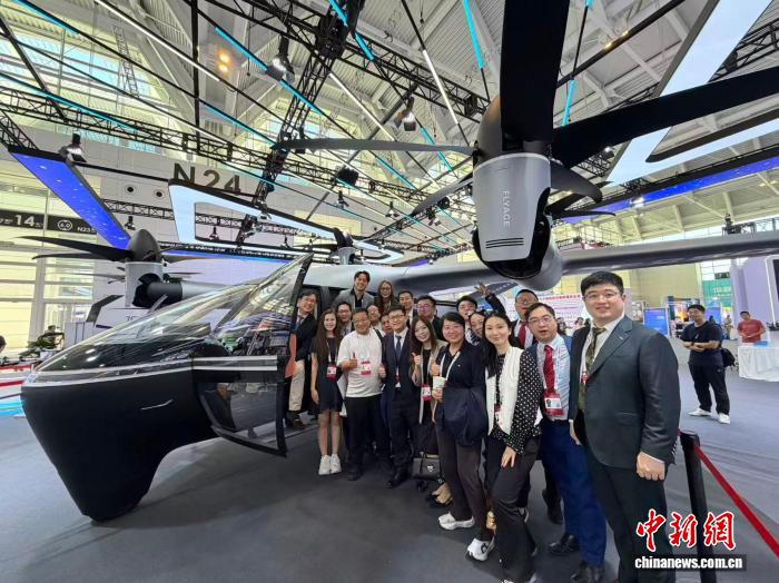 访黄乐彤：世界智能产业的下一站，会有香港的名字
