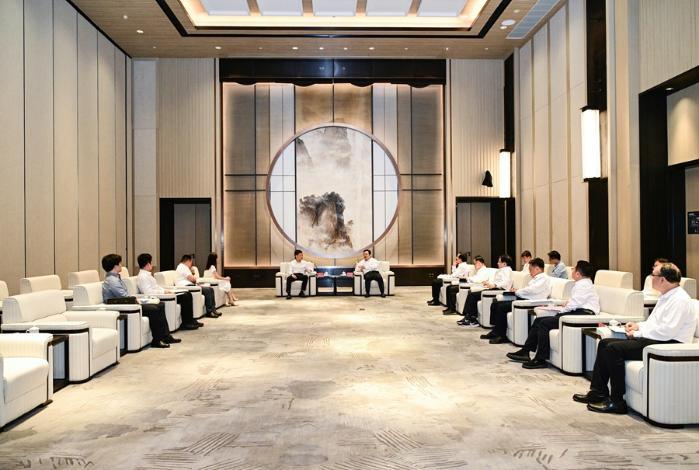 张国华与拼多多集团执行总裁兼新拼姆总裁朱政一行举行工作座谈