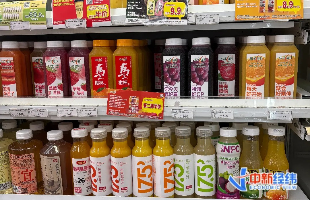 为啥“100%果汁”，配料表第一位是水？