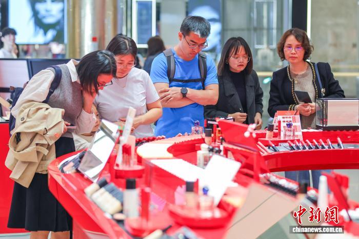 海南两会观察：“三篇消费文章”释放新动能