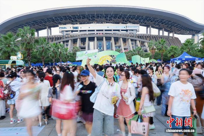 以演促游兴产业 广西南宁文旅市集撬动新年消费热潮