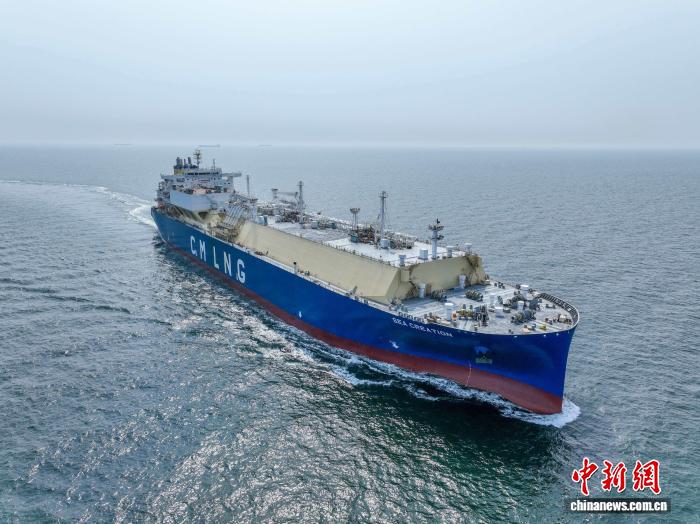 17.5万立方米液化天然气运输船“海创”轮在辽宁大连命名