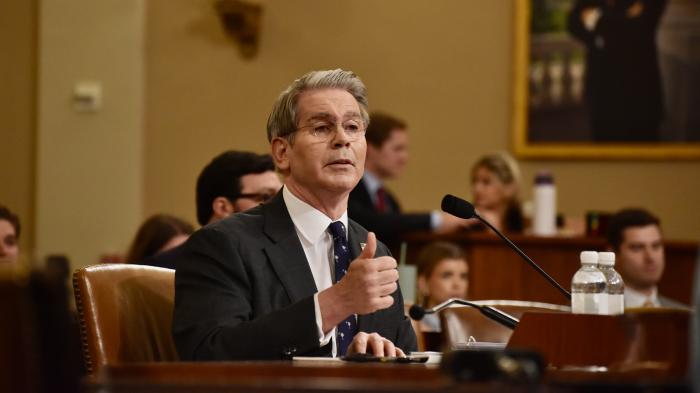 “经济狂怒”行动暴露美国掠夺性霸权