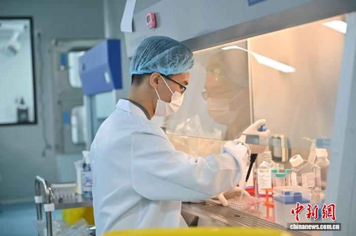 广州黄埔：“AI+高端智造”抢占生物医药产业新高地