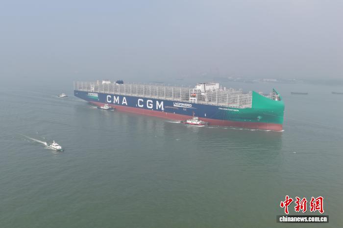 今年以来长江流域最大新造船舶从江苏泰州离港