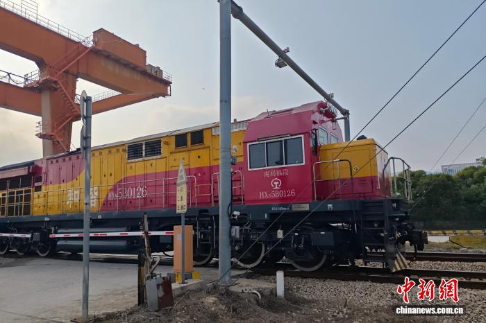 厦门中欧班列织密欧亚跨境物流网 “海铁联运”打造亮眼名片