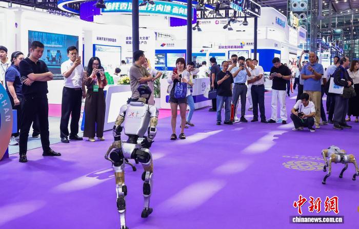 第二十届深圳国际金融博览会启幕 以AI赋能产融协同
