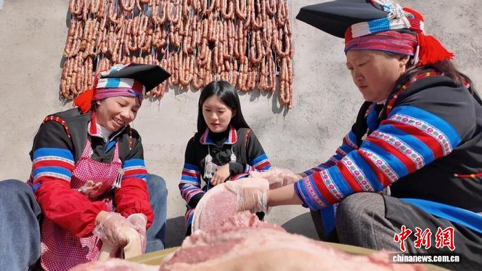 腊味飘香年味浓  湖南新田瑶乡