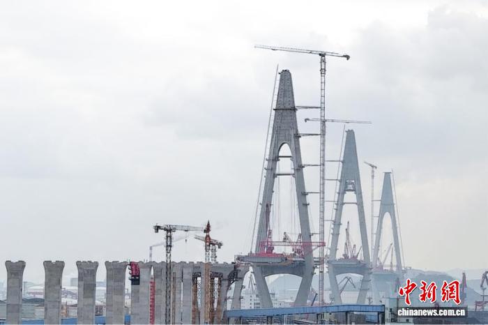 杭甬复线宁波三期海域高架桥144个墩身全面完工