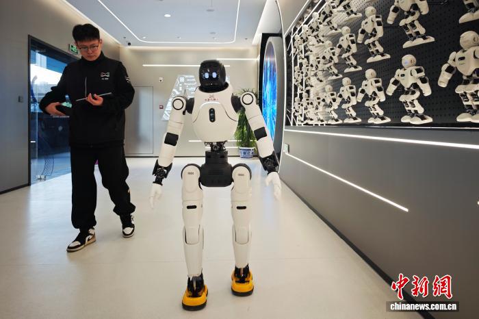 2025年中国人工智能核心产业规模预计突破1.2万亿元