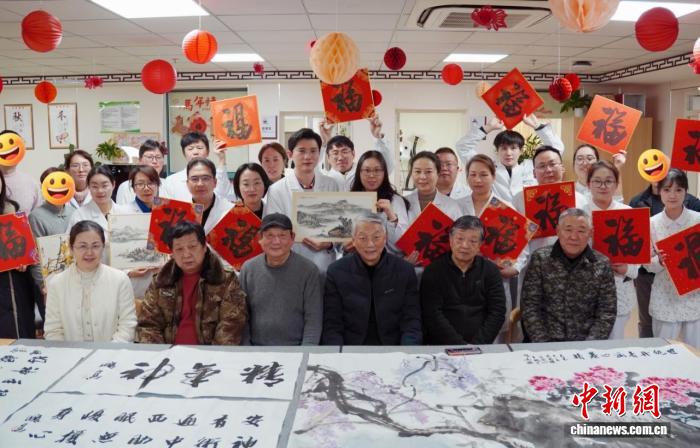 海上名家走进精神专科医院“送”祝福 以书画疗愈为心灵解压