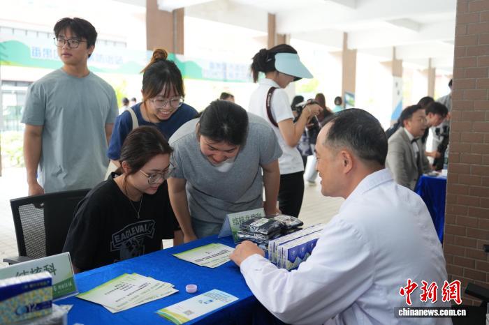别忽视长期咳嗽！专家提醒及时排查肺结核