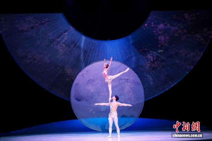 非遗新春晚会上演：传统技艺与现代表演共织岭南华章