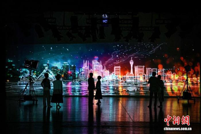 以舞台“幻境”讲当代寓言 北京