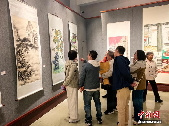 “羊城迎岁粤港情”书画展在广州开幕