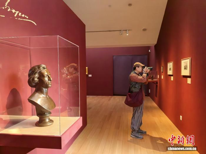 “钢琴诗人”肖邦手稿首次在华展出