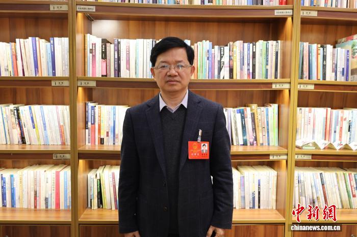 从田间诗作到外卖文学 山东两会代表委员热议素人创作新潮