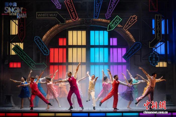 音乐剧《雨中曲》将演 观众提前体验经典舞段