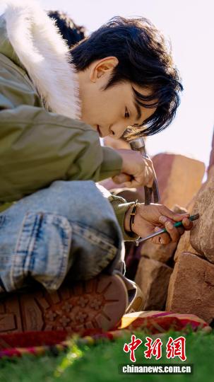 又见丁真：逆旅寻“真”做自己