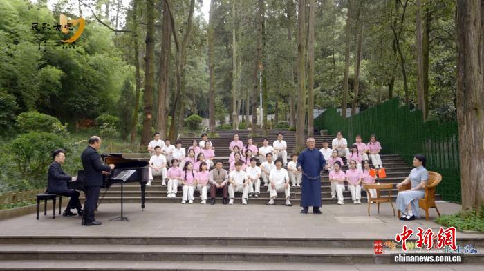 小歌剧展大主题 “民歌大观”以国歌故事奏响“前进！”最强音