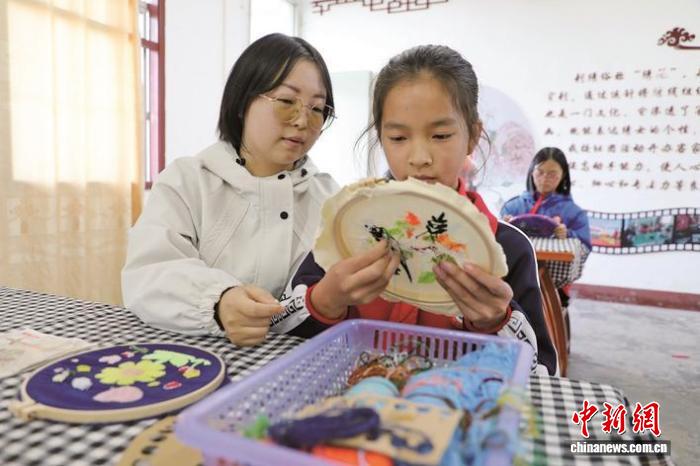 福建宁化：客家刺绣从祖地走向课