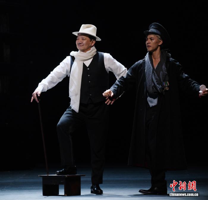 中国版话剧《浮士德》以中国舞台