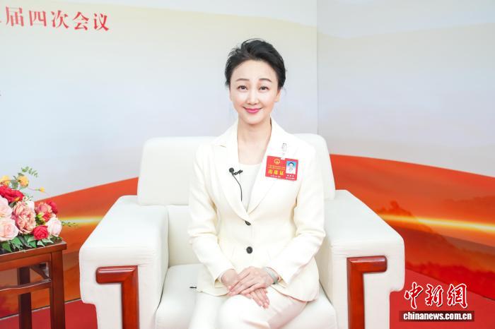 广西人大代表伍思亭：以微短剧之“新”促非遗“破圈”