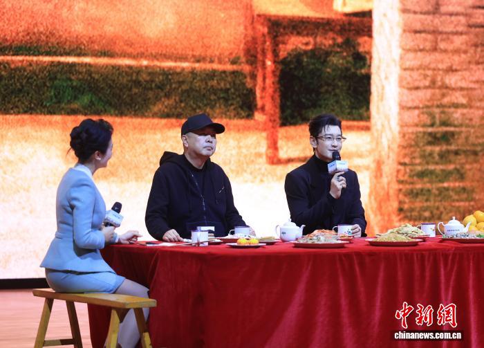 （新春走基层）《小城大事》主创