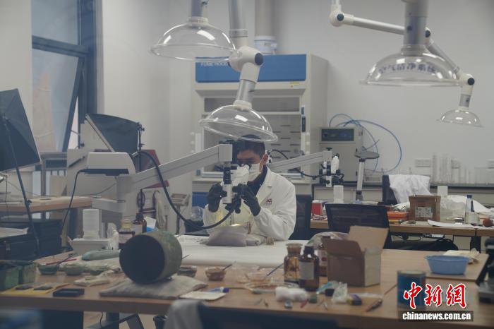 科技“诊脉”匠心“续命” 广西博物馆揭秘文物“复活”术