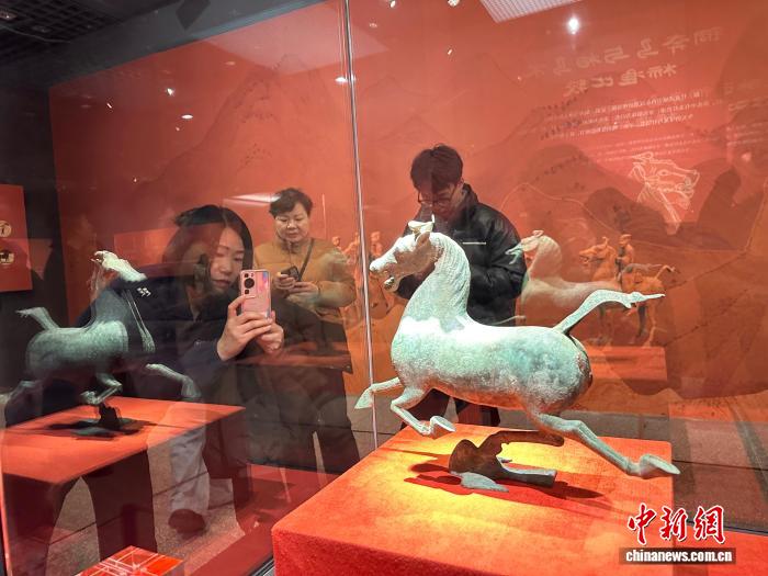 “天驷——铜奔马特展”在甘肃兰