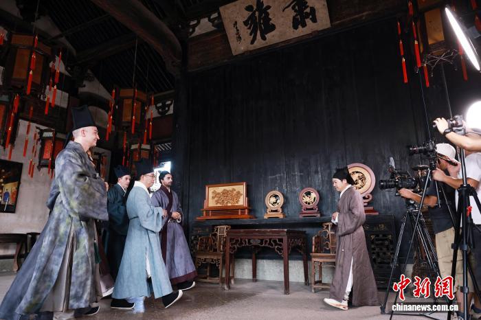 （全国两会）中国短剧出海，如何从“霸屏”走向“入心”？