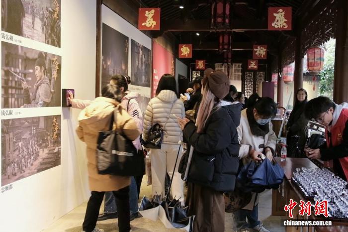 文化观察：杭州钱王祠为何涌进年轻人?