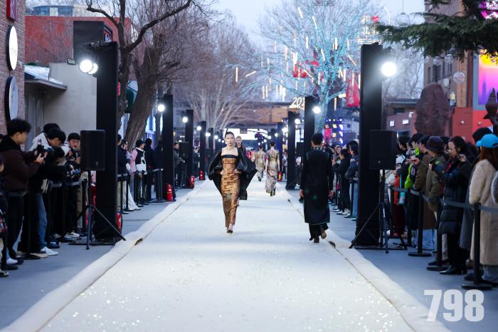 “文商旅展秀”多维联动，“新中式”激活传统年俗新魅力