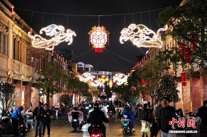（寻味中华｜风俗）流光溢彩上元夜 千盏花灯照泉州
