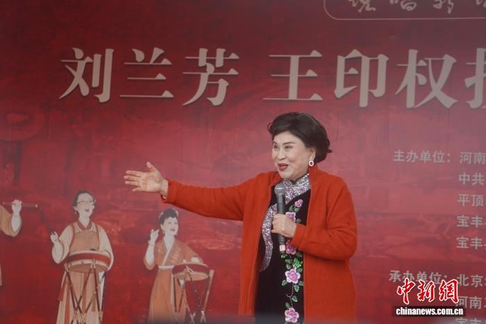 （新春见闻）中外“戏粉”冒雨赴七百余年马街书会