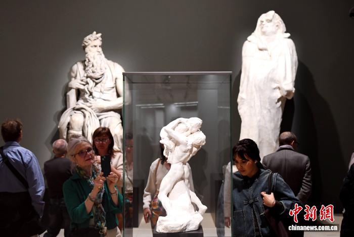 米开朗基罗与罗丹作品联展在法国卢浮宫揭幕