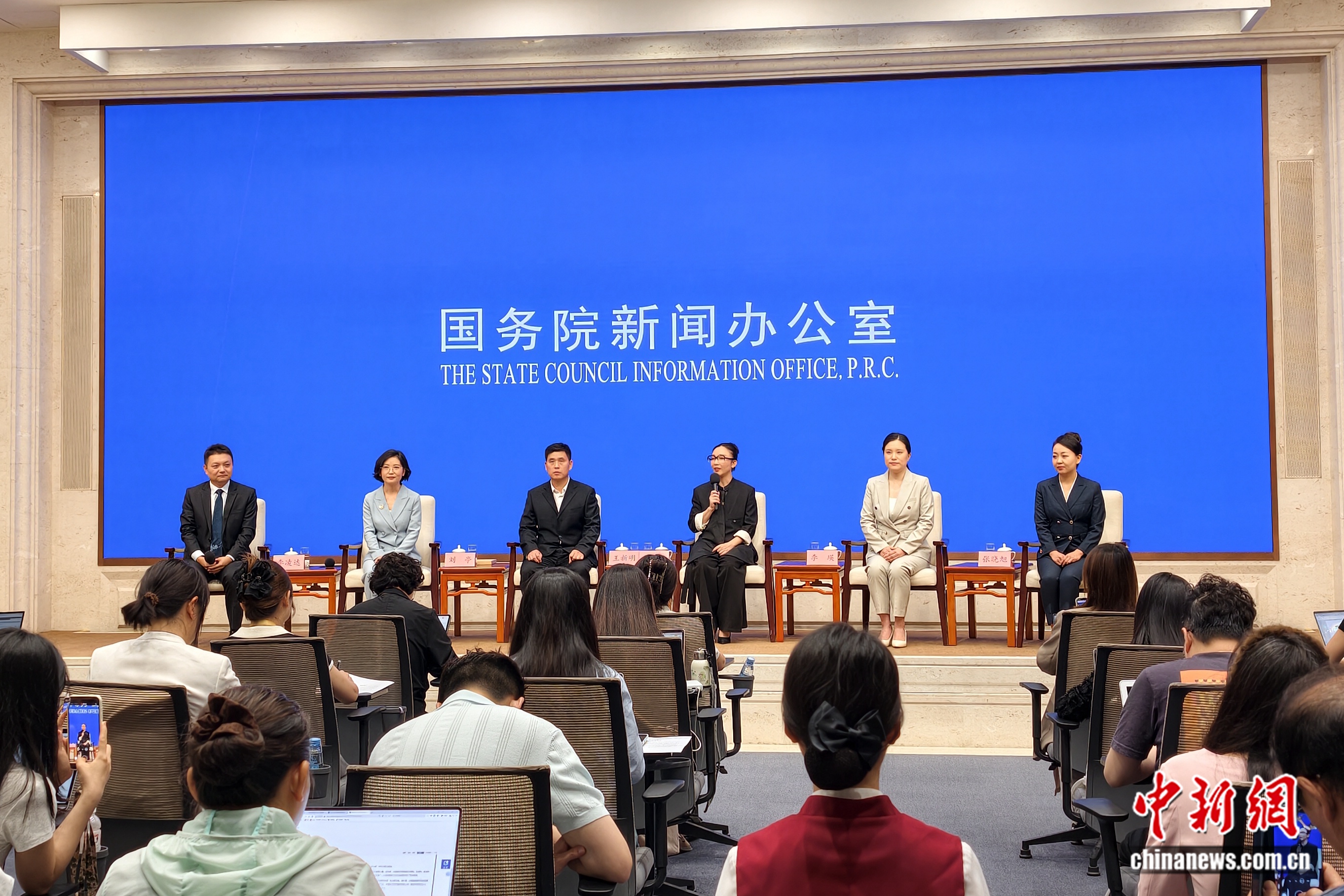 周莉亚：创新是用当代艺术语言唤醒经典、重塑经典