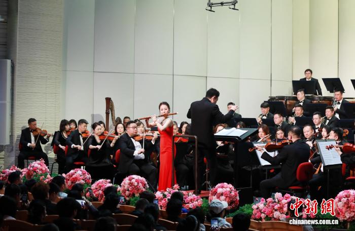 管弦藏诗意 民族交响乐持续拨动青年心弦