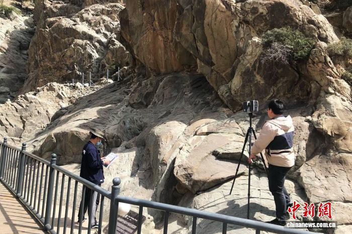 宁夏岩画保护：从人工巡护到数字留存