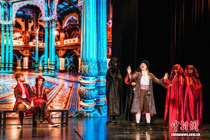 莎士比亚经典喜剧《第十二夜》在成都上演