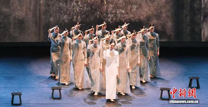 专访舞者朱洁静：“我的心里，藏着一座‘冰山’”