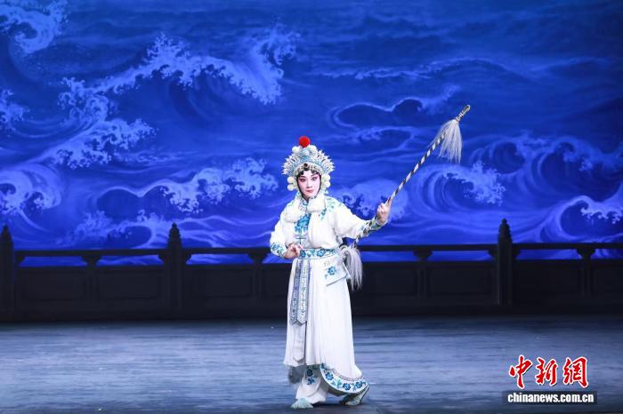 “艺路澜芳·2026” 路洁京剧巡演湖北站落幕