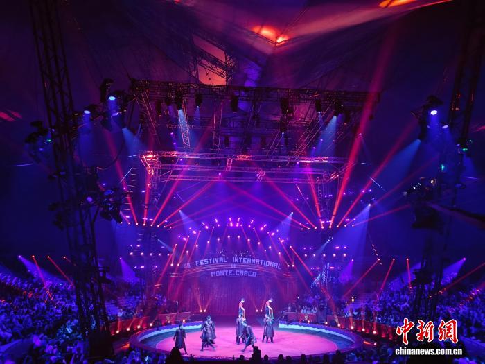 大连杂技团《流星》斩获“银小丑”殊荣