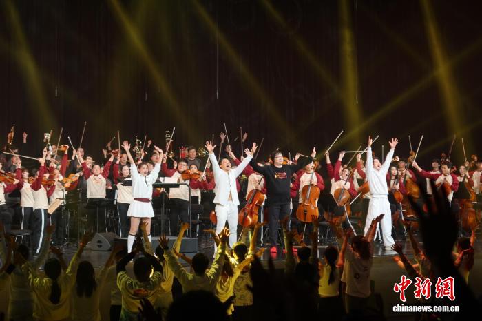 脱下燕尾服 交响乐还能怎样被聆听？