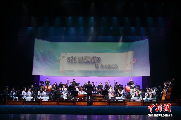 广东粤剧院上演新春音乐会 勾勒