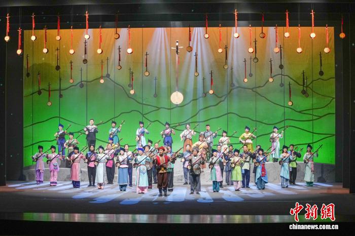 从深山走向海外 广西崇左守护壮族天琴古老技艺奏新声