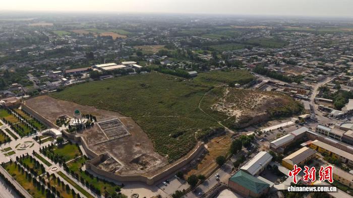 中乌考古人员发现库瓦古城早期城墙